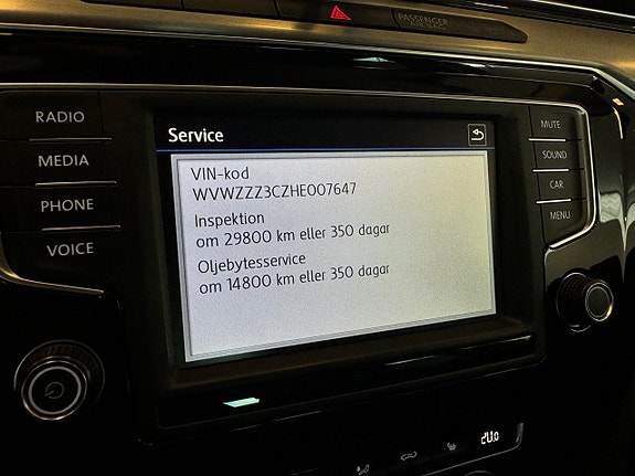 Volkswagen Passat 19 of 30