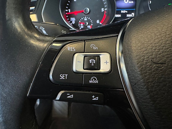 Volkswagen Passat 17 of 30