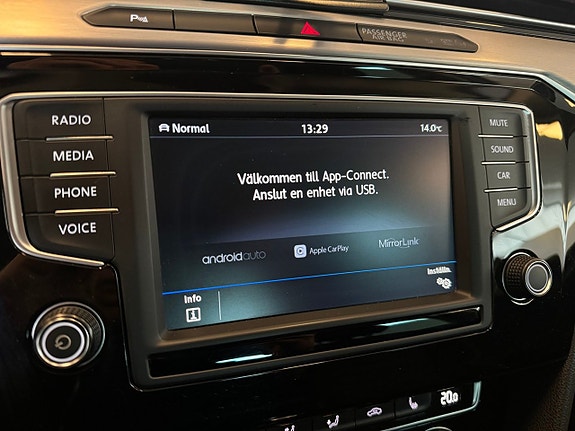 Volkswagen Passat 20 of 30