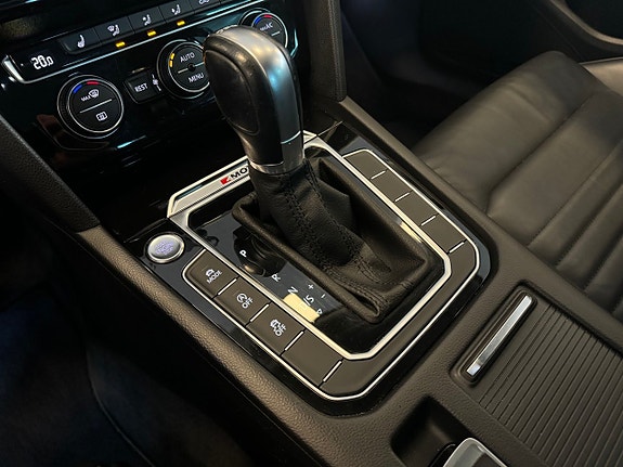Volkswagen Passat 24 of 30