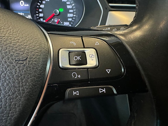 Volkswagen Passat 18 of 30