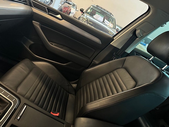 Volkswagen Passat 26 of 30