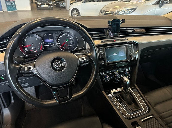 Volkswagen Passat 15 of 30