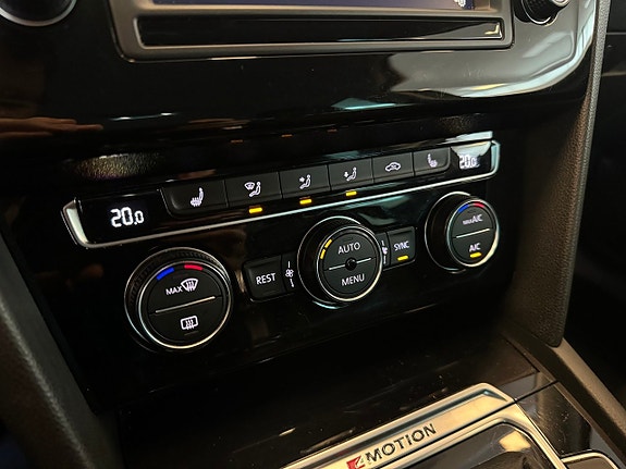 Volkswagen Passat 23 of 30