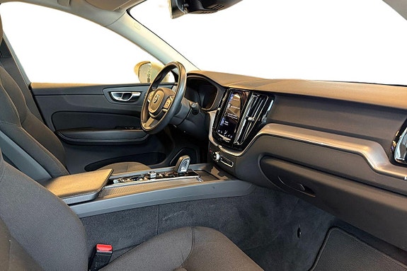 Volvo XC60 13 of 22