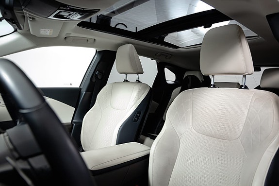 Lexus RX450h 15 of 26