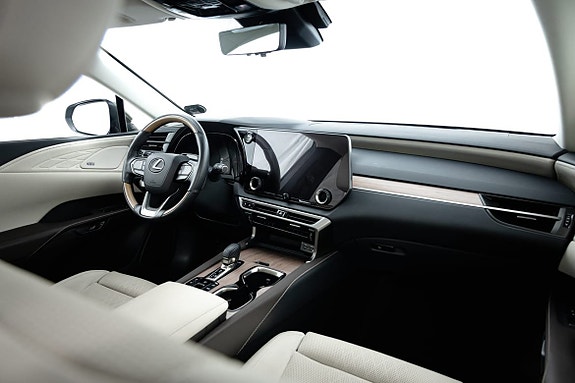 Lexus RX450h 16 of 26