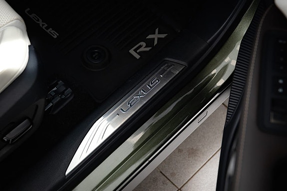 Lexus RX450h 24 of 26