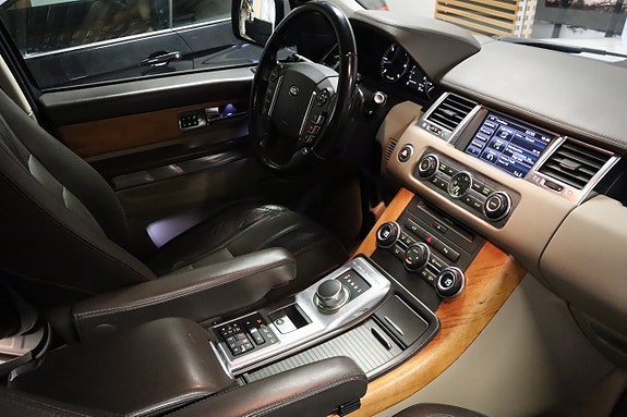 Land Rover Range Rover Sport 16 of 30