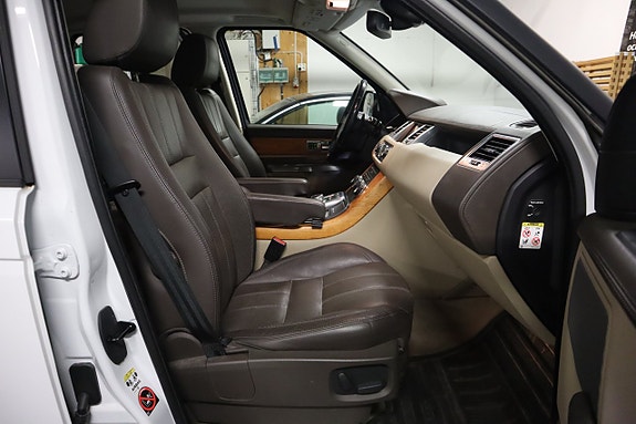 Land Rover Range Rover Sport 17 of 30