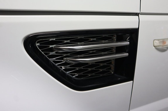 Land Rover Range Rover Sport 9 of 30