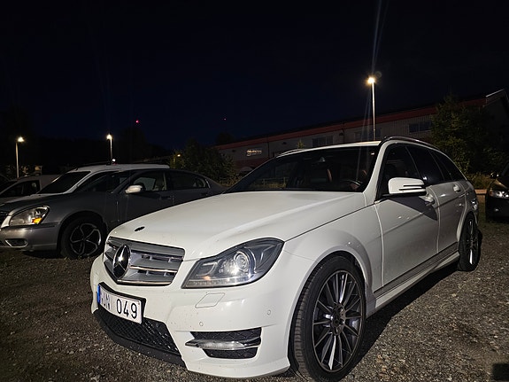 Mercedes-Benz C220 7 of 13