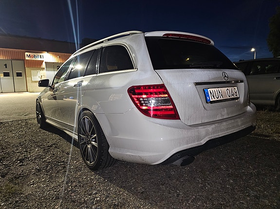 Mercedes-Benz C220 4 of 13