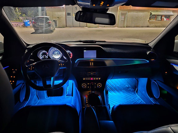 Mercedes-Benz C220 9 of 13