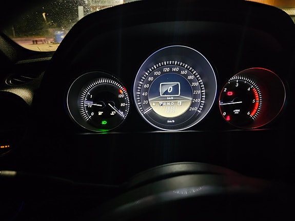Mercedes-Benz C220 8 of 13