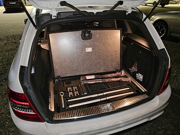 Mercedes-Benz C220 10 of 13