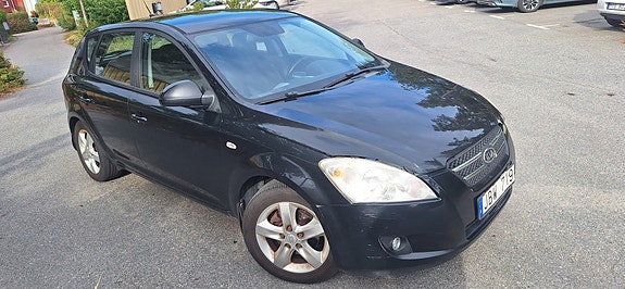 Kia Ceed 2 of 8
