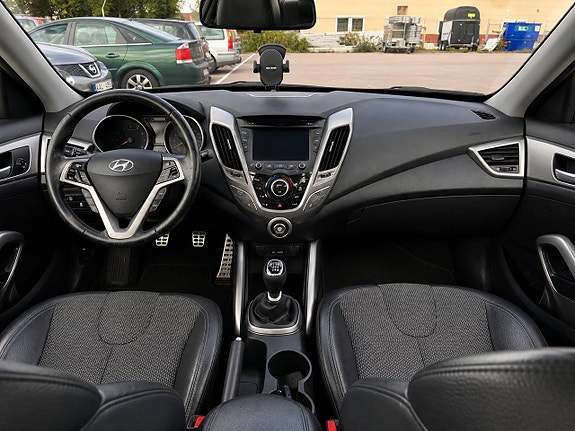 Hyundai Veloster 9 of 17