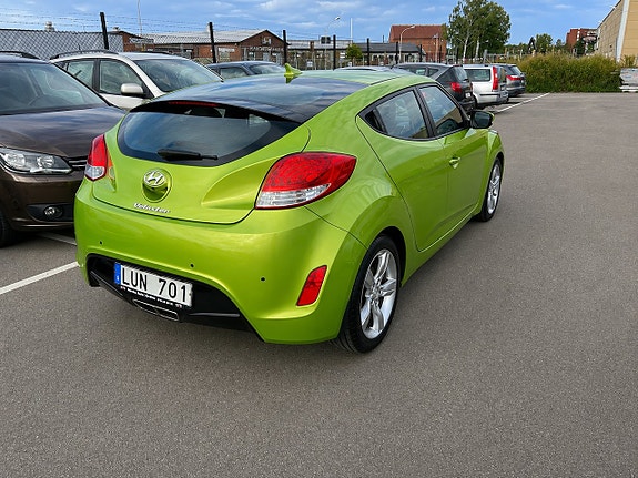 Hyundai Veloster 4 of 17
