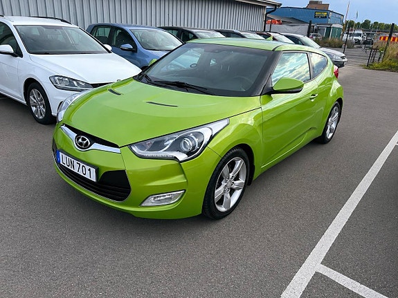 Hyundai Veloster 2 of 17