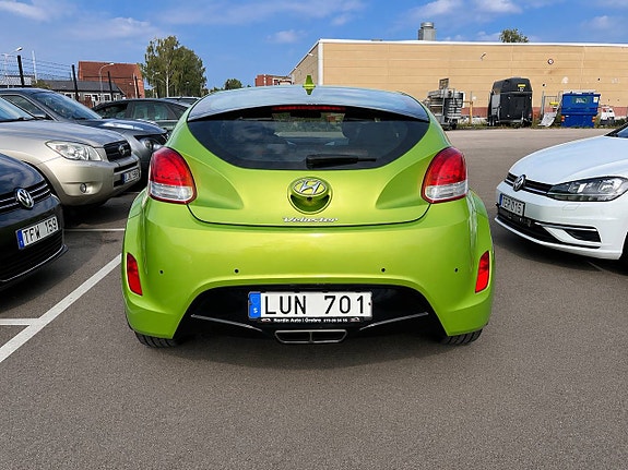 Hyundai Veloster 5 of 17