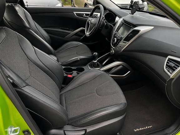 Hyundai Veloster 10 of 17
