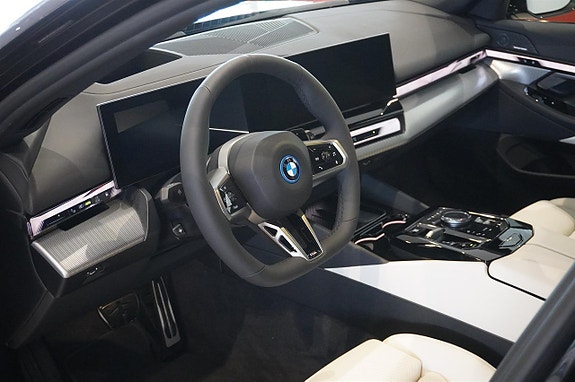 BMW 530e 2 of 12