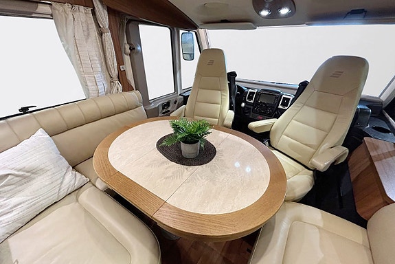 Hymer B 704 PREMIUMLINE -HYDRAULISKA STÖDBEN - 177hk - AUTOMAT - ALDE - SKINN - Cykelställ Garage - LÅNGBÄDDAR 8 of 30