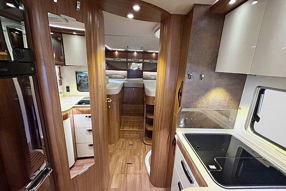 Hymer B 704 PREMIUMLINE -HYDRAULISKA STÖDBEN - 177hk - AUTOMAT - ALDE - SKINN - Cykelställ Garage - LÅNGBÄDDAR 15 of 30