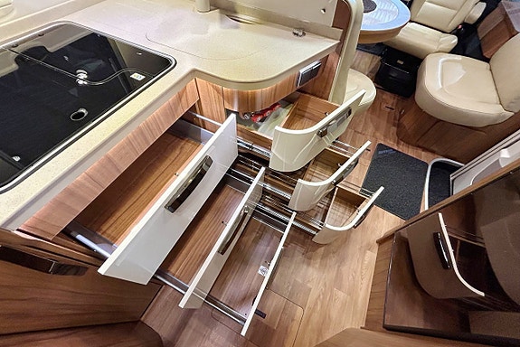 Hymer B 704 PREMIUMLINE -HYDRAULISKA STÖDBEN - 177hk - AUTOMAT - ALDE - SKINN - Cykelställ Garage - LÅNGBÄDDAR 20 of 30
