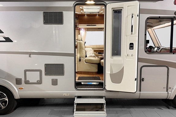 Hymer B 704 PREMIUMLINE -HYDRAULISKA STÖDBEN - 177hk - AUTOMAT - ALDE - SKINN - Cykelställ Garage - LÅNGBÄDDAR 4 of 30