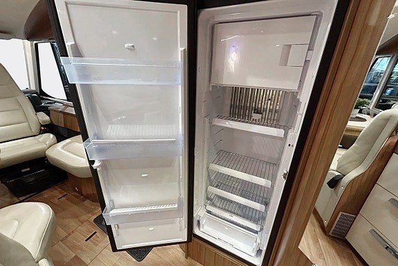 Hymer B 704 PREMIUMLINE -HYDRAULISKA STÖDBEN - 177hk - AUTOMAT - ALDE - SKINN - Cykelställ Garage - LÅNGBÄDDAR 23 of 30