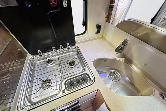Hymer B 704 PREMIUMLINE -HYDRAULISKA STÖDBEN - 177hk - AUTOMAT - ALDE - SKINN - Cykelställ Garage - LÅNGBÄDDAR 18 of 30