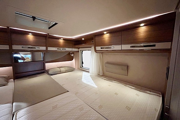 Hymer B 704 PREMIUMLINE -HYDRAULISKA STÖDBEN - 177hk - AUTOMAT - ALDE - SKINN - Cykelställ Garage - LÅNGBÄDDAR 28 of 30