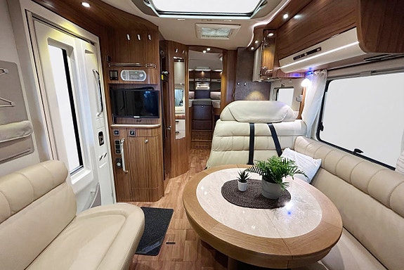 Hymer B 704 PREMIUMLINE -HYDRAULISKA STÖDBEN - 177hk - AUTOMAT - ALDE - SKINN - Cykelställ Garage - LÅNGBÄDDAR 14 of 30