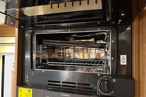 Hymer B 704 PREMIUMLINE -HYDRAULISKA STÖDBEN - 177hk - AUTOMAT - ALDE - SKINN - Cykelställ Garage - LÅNGBÄDDAR 24 of 30