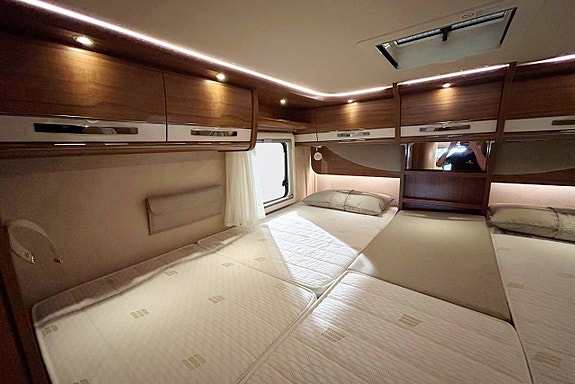 Hymer B 704 PREMIUMLINE -HYDRAULISKA STÖDBEN - 177hk - AUTOMAT - ALDE - SKINN - Cykelställ Garage - LÅNGBÄDDAR 29 of 30