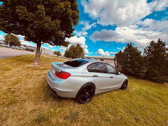 BMW 320d 3 of 9