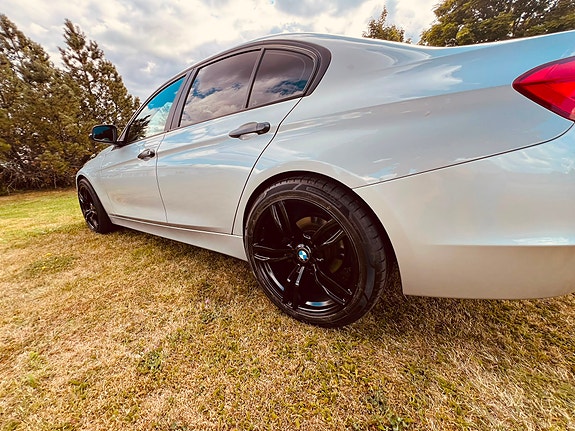 BMW 320d 4 of 9