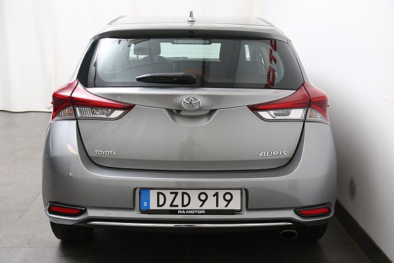 Toyota Auris 7 of 23