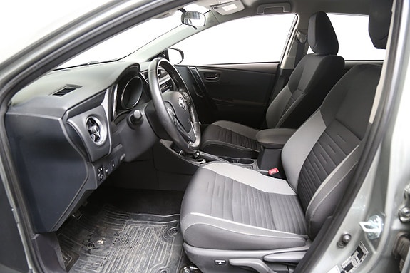 Toyota Auris 10 of 23
