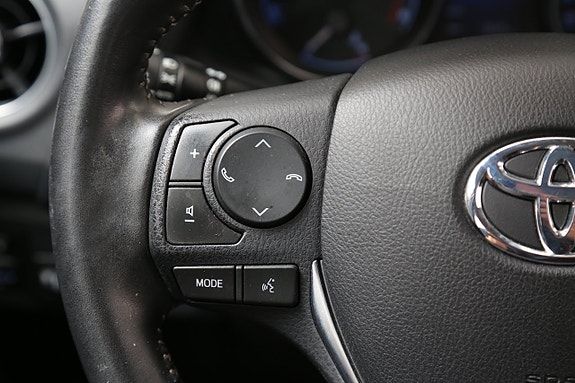 Toyota Auris 14 of 23