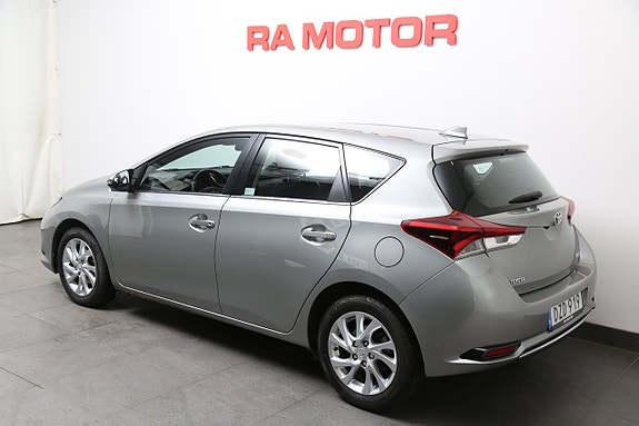 Toyota Auris 4 of 23