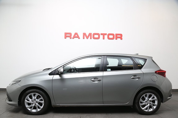 Toyota Auris 3 of 23
