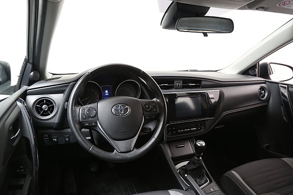 Toyota Auris 13 of 23