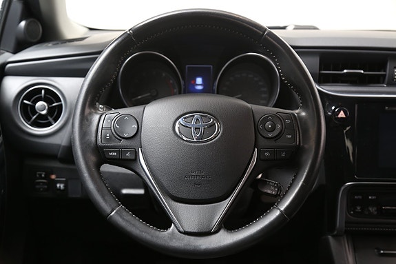 Toyota Auris 15 of 23