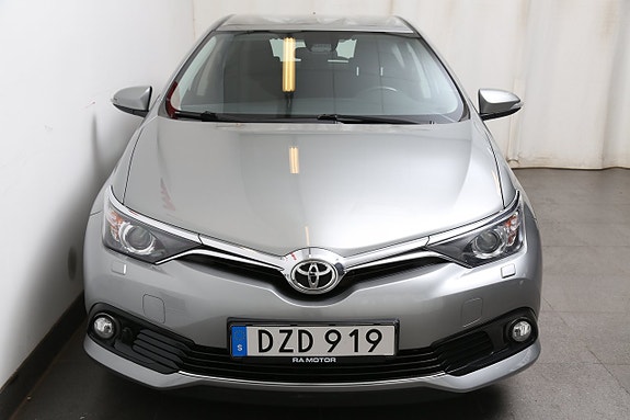 Toyota Auris 5 of 23