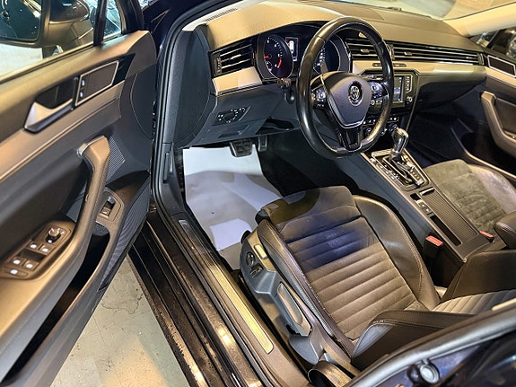 Volkswagen Passat 9 of 15