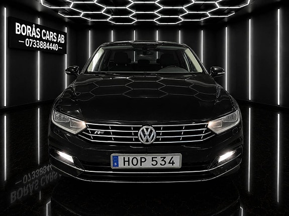 Volkswagen Passat 2 of 15