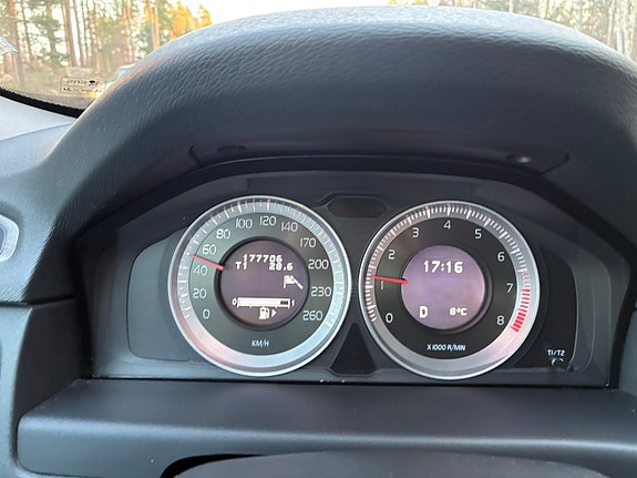 Volvo V70 11 of 11